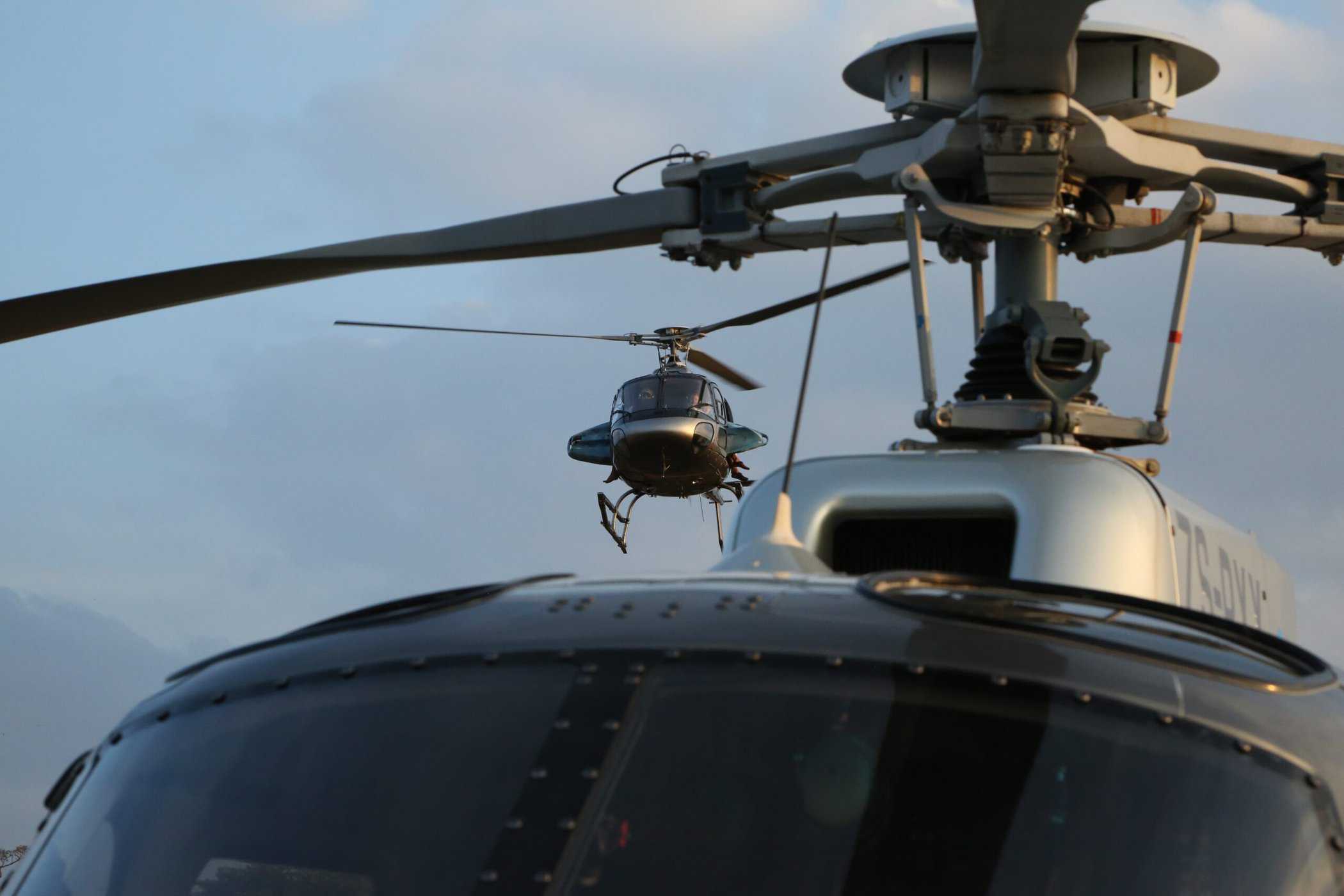 https://leoboprivatereserve.com/app/uploads/2024/08/Helicopters-in-flight-1-scaled.jpg